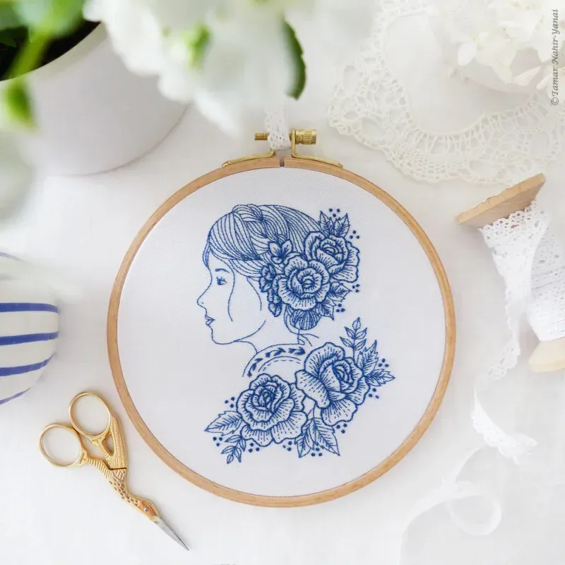 Kit de broderie Blue Rose Lady, fleurs, 21 x 21 cm : vue 1