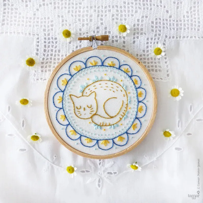 Kit broderie traditionnelle chat endormi, 16 x 16 cm : vue 1