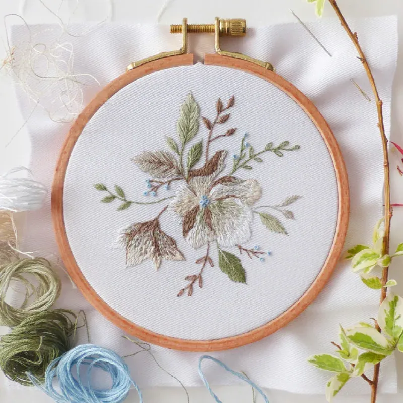 Kit broderie traditionnelle Falling into Bloom, 16 x 16 cm : vue 1