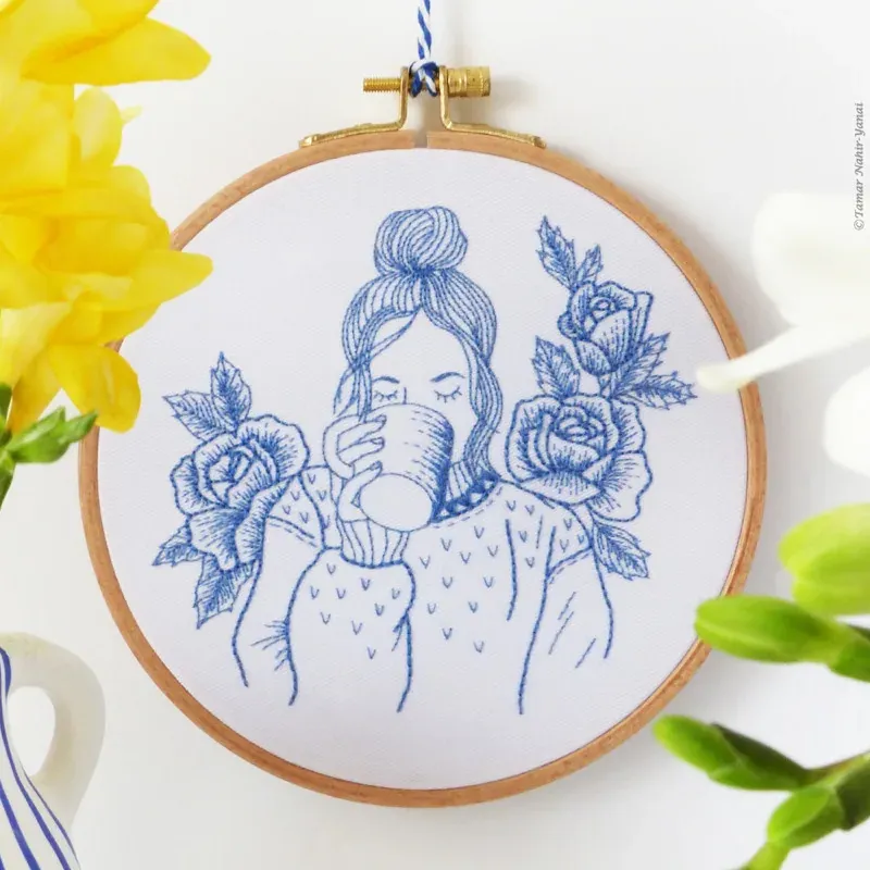Kit broderie femme florale bleue, 21 x 21 cm : vue 1