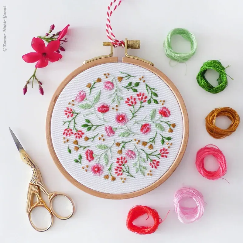 Kit broderie fleurs de Noël, motif 16 x 16 cm : vue 1