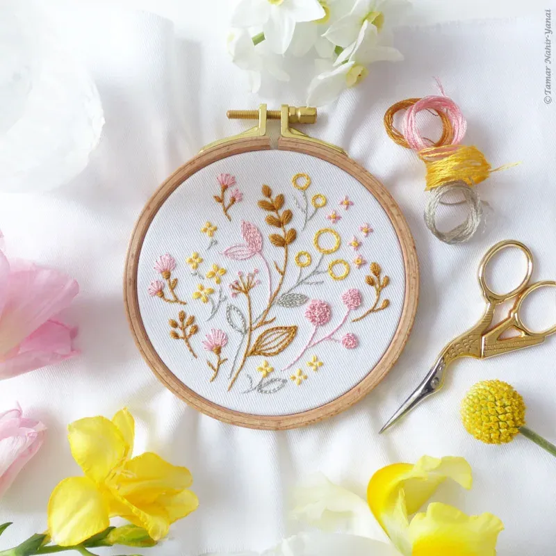 Kit broderie fleurs jaunes et roses, 16 x 16 cm : vue 1
