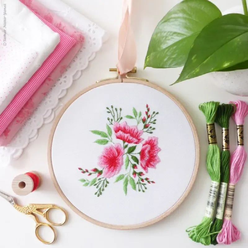 Kit broderie fleurs roses, 21 x 21 cm, sans tambour : vue 1