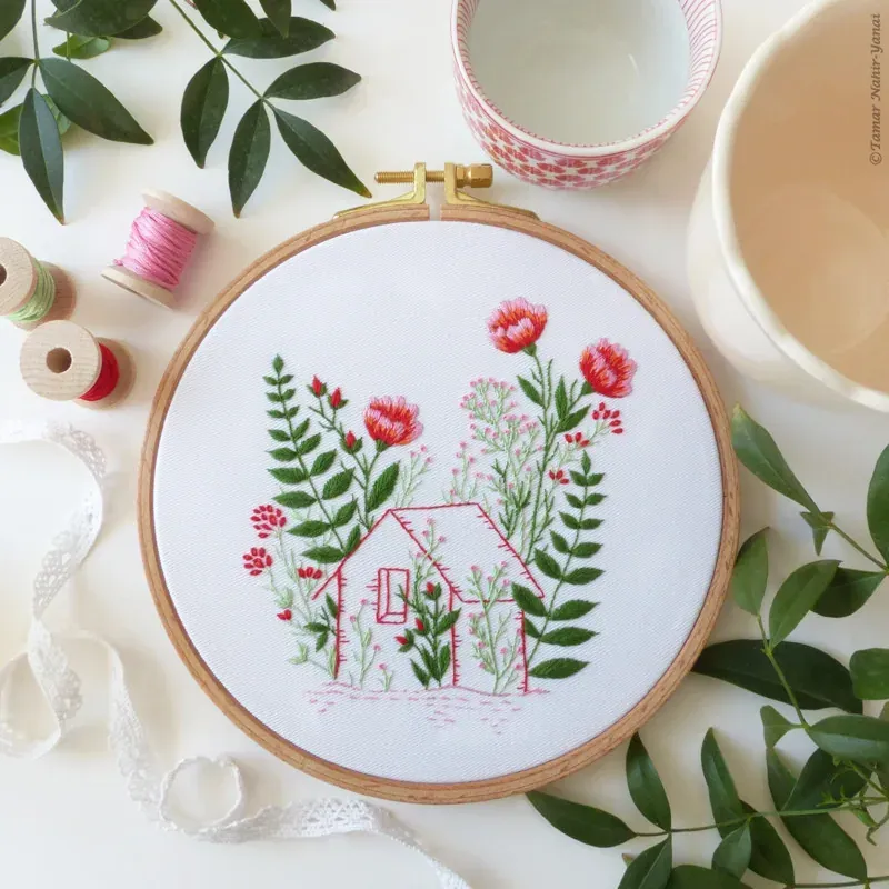 Kit broderie florale Between the Flowers, 21 x 21 cm : vue 1