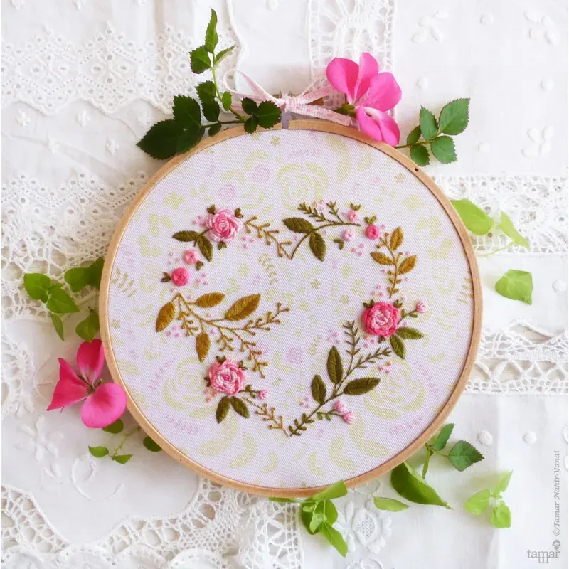 Kit broderie Flower Heart, cœur fleuri 21 x 21 cm : vue 1