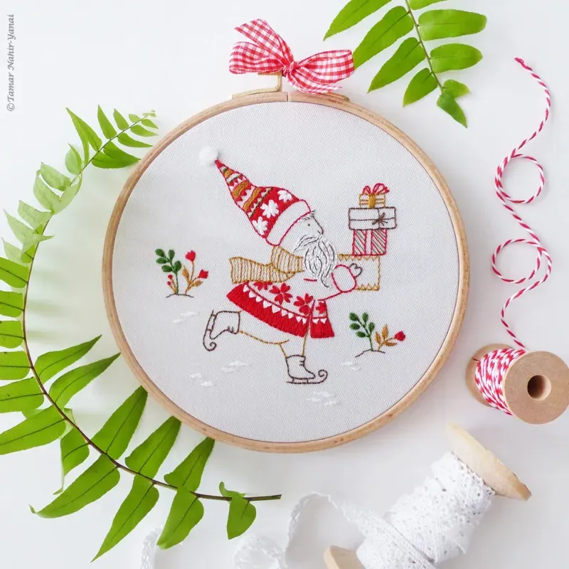 Kit broderie Père Noël en mouvement, 21 x 21 cm : vue 1