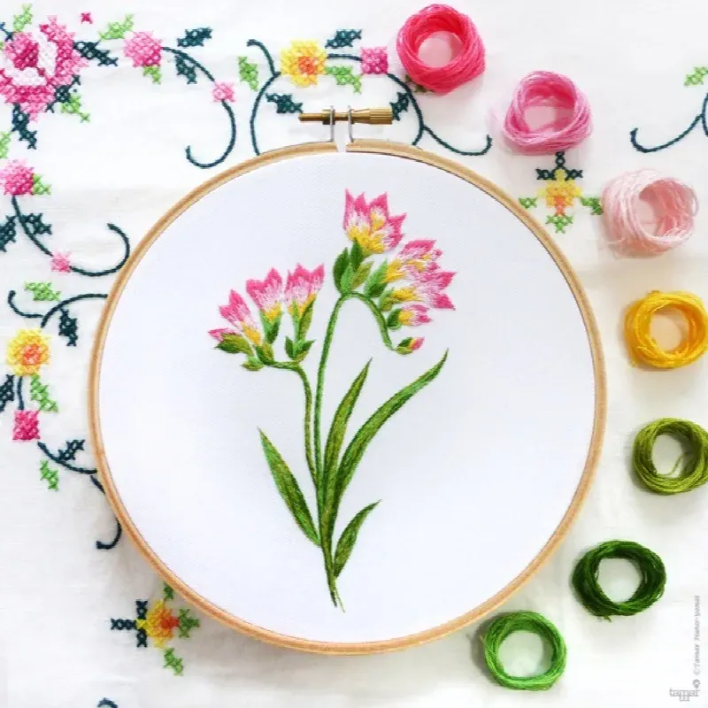 Kit broderie Pink Freesia, fleurs, 21 x 21 cm : vue 1