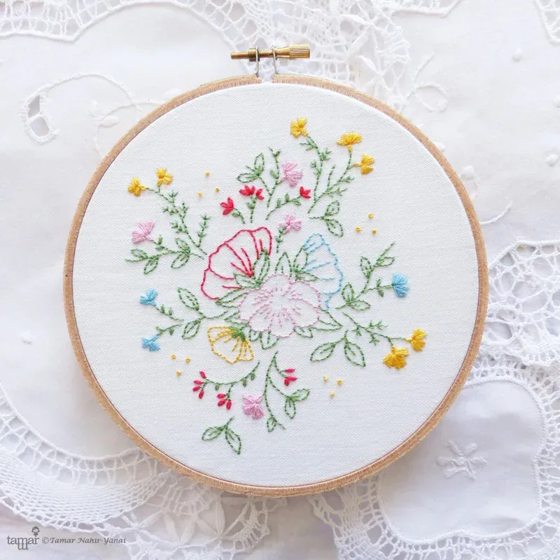 Kit broderie traditionnelle bouquet de fleurs, 21 x 21 cm : vue 1