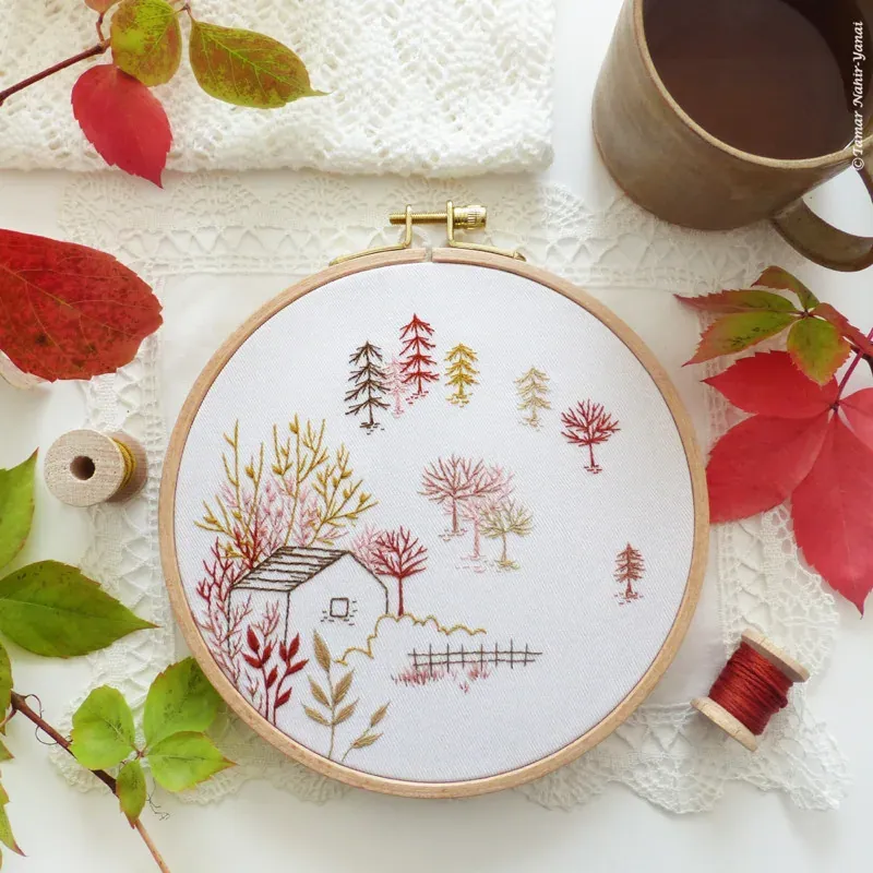 Kit broderie traditionnelle cabane en forêt, 21 x 21 cm : vue 1
