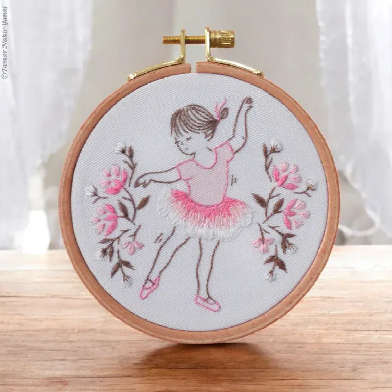 Kit broderie traditionnelle Little Dancer, 16 x 16 cm : vue 1