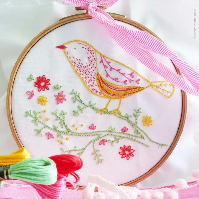 Kit broderie traditionnelle oiseau jaune, 21 x 21 cm : vue 1