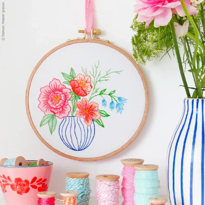 Kit broderie traditionnelle vase coloré, 21 x 21 cm : vue 1