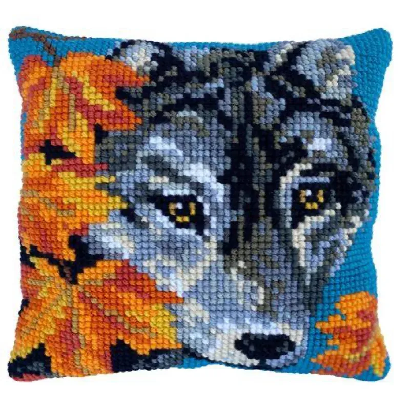 Kit coussin point de croix loup Ladybird, 40 x 40 cm