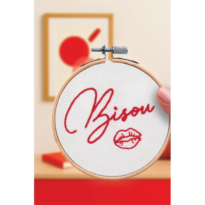 Kit de broderie traditionnelle Bisou à réaliser : vue 1
