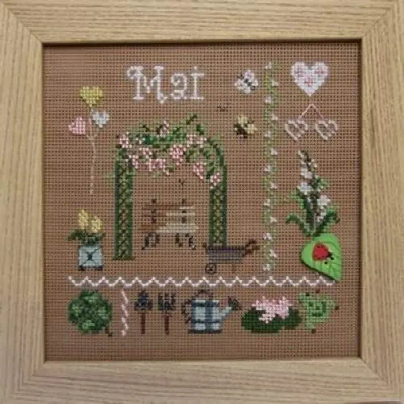 Kit point de croix Mai sur carton perforé, 15 x 15 cm