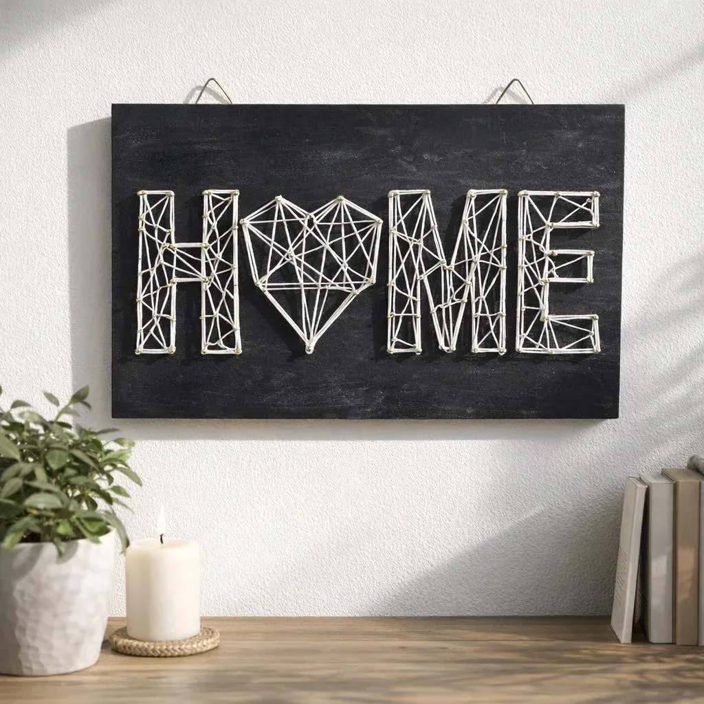 Kit string art Home sur tableau en bois noir