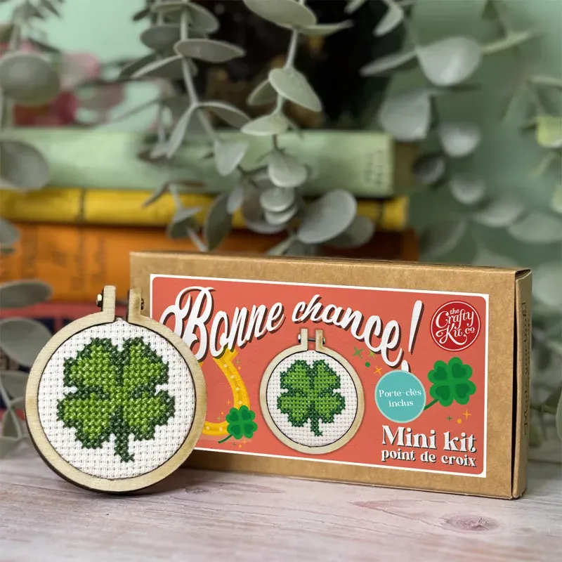 Mini kit point de croix Bonne chance avec porte-clés