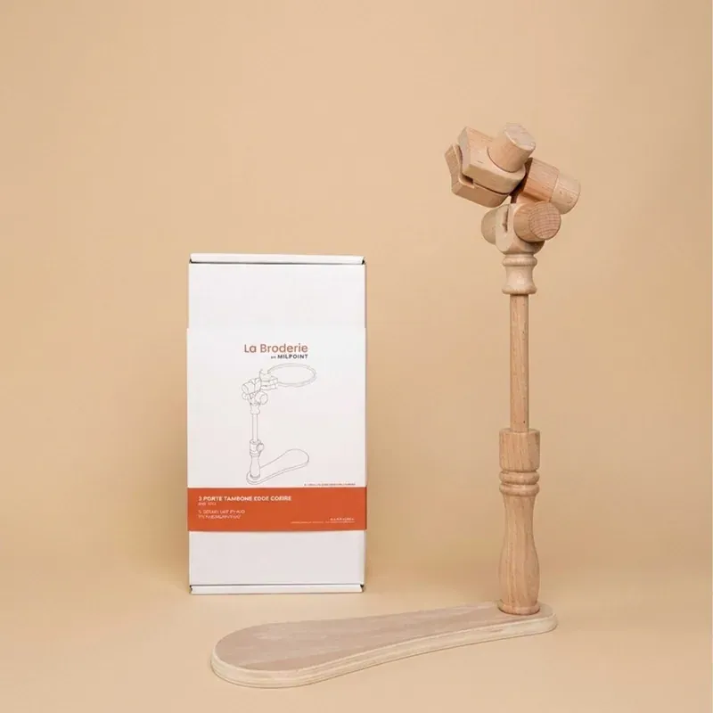 Porte tambour sous cuisse pivotant en bois pour broderie : vue 1