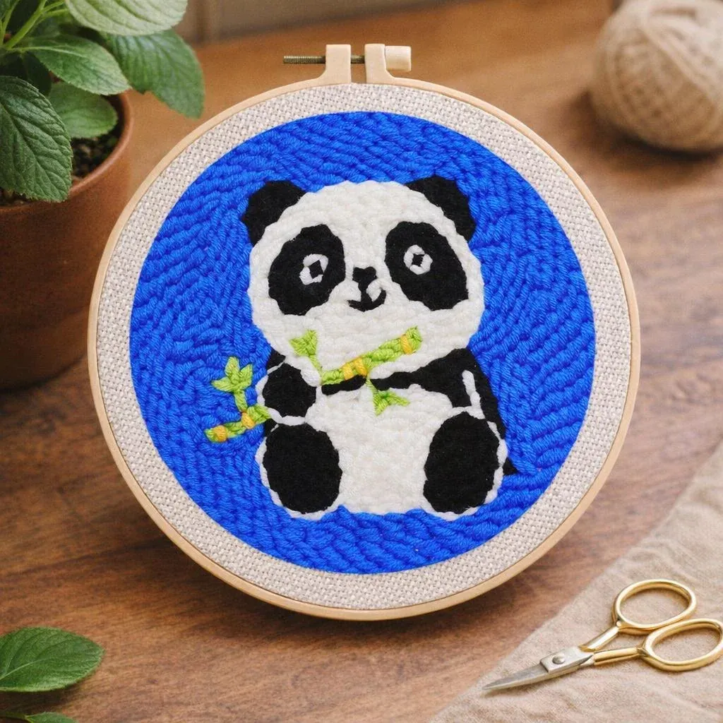 Kit punch needle Bébé Panda en cadre rond